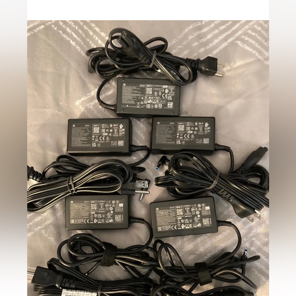 5 PS. HP 608425-001 65W 18.5V Power Adapter